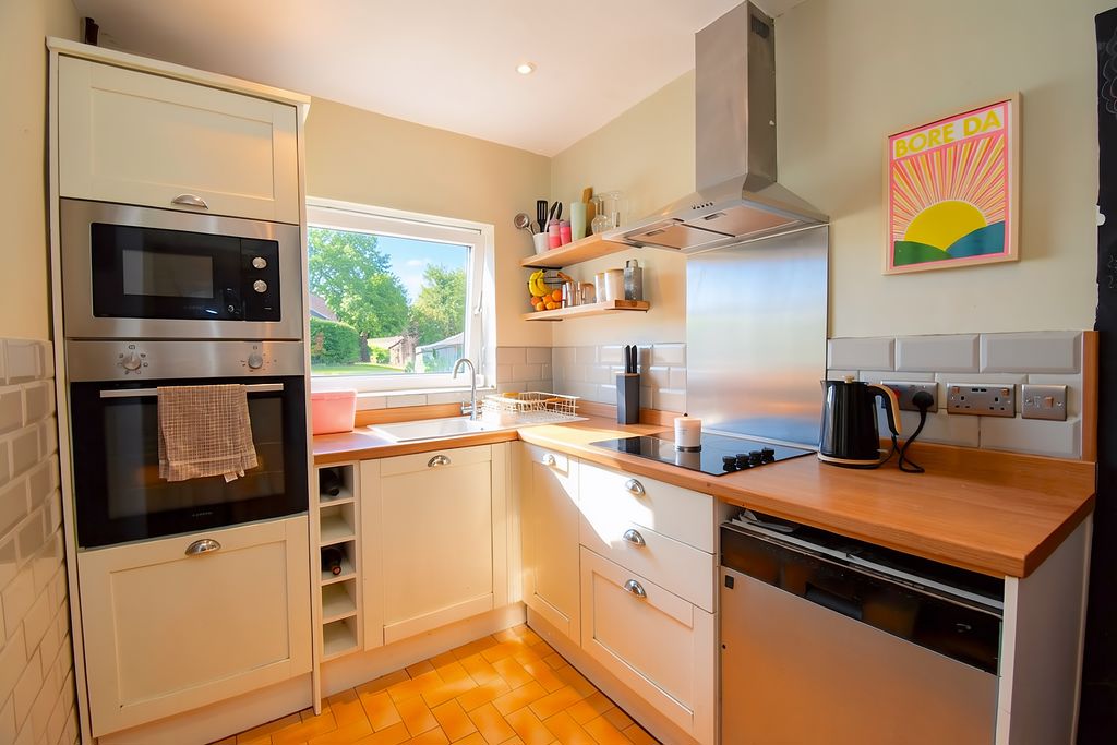 Kitchen- click for photo gallery